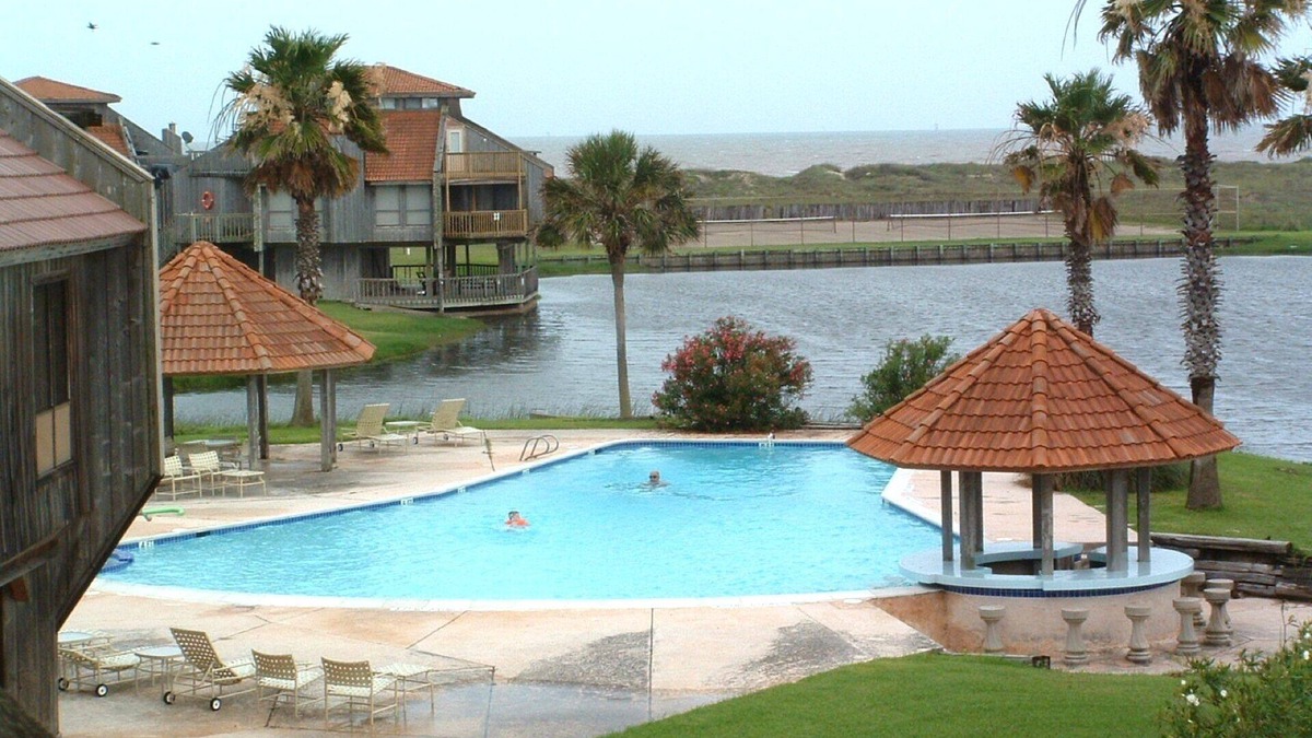 Matagorda Condo | Matagorda Beach Condo Pool, Internet