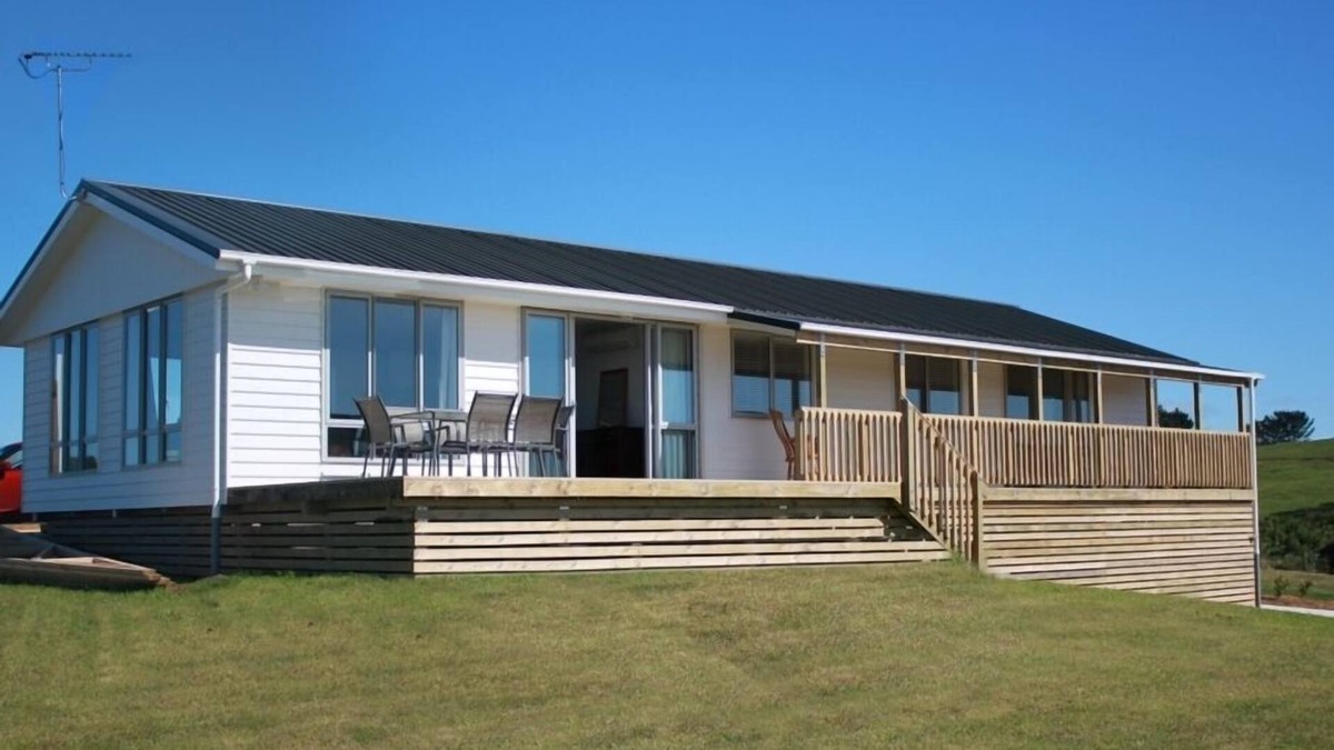 Awhitu House | Matakawau Family Bach - 50 minutes from Drury Motorway