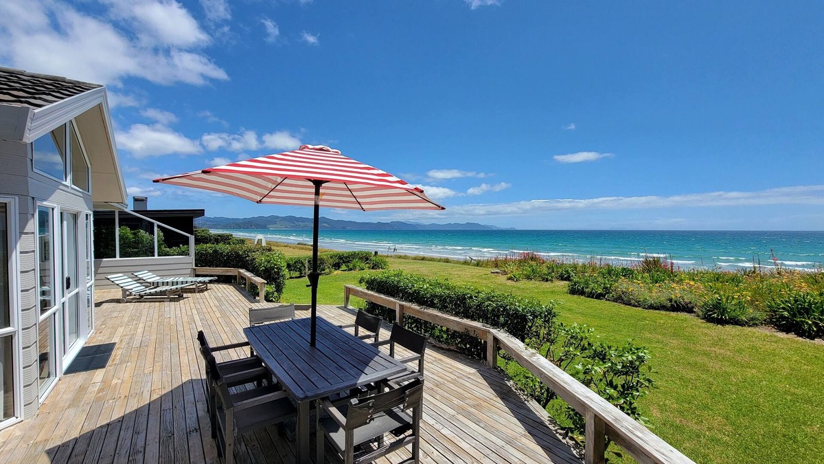 Matarangi Cottage | Matarangi Beachfront - Matarangi Holiday Home