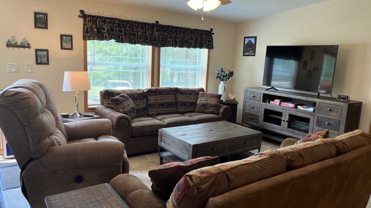 Laurens House | Matt's House - quiet country home, 3 bdrm, near ASV