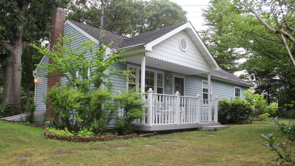 Mattituck Cottage | Mattituck Cottage By The Sound In The Center Of North Fork Wine Country