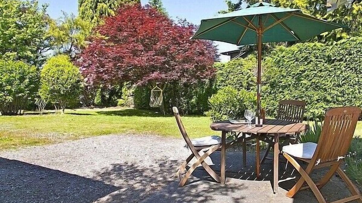 Two Mile Bay Cottage | Matuku Hideaway - Taupo Holiday Home