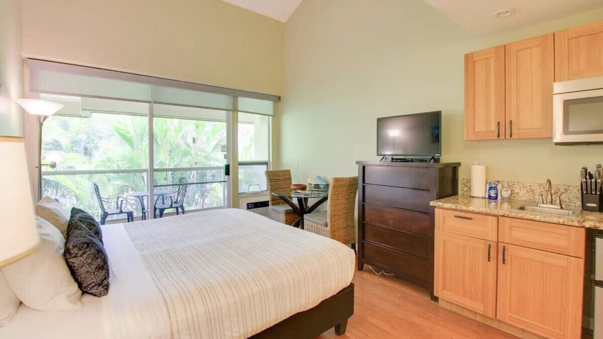 Kihei Apartment | Maui Banyan Resort F-203A Stunning Studio With AC