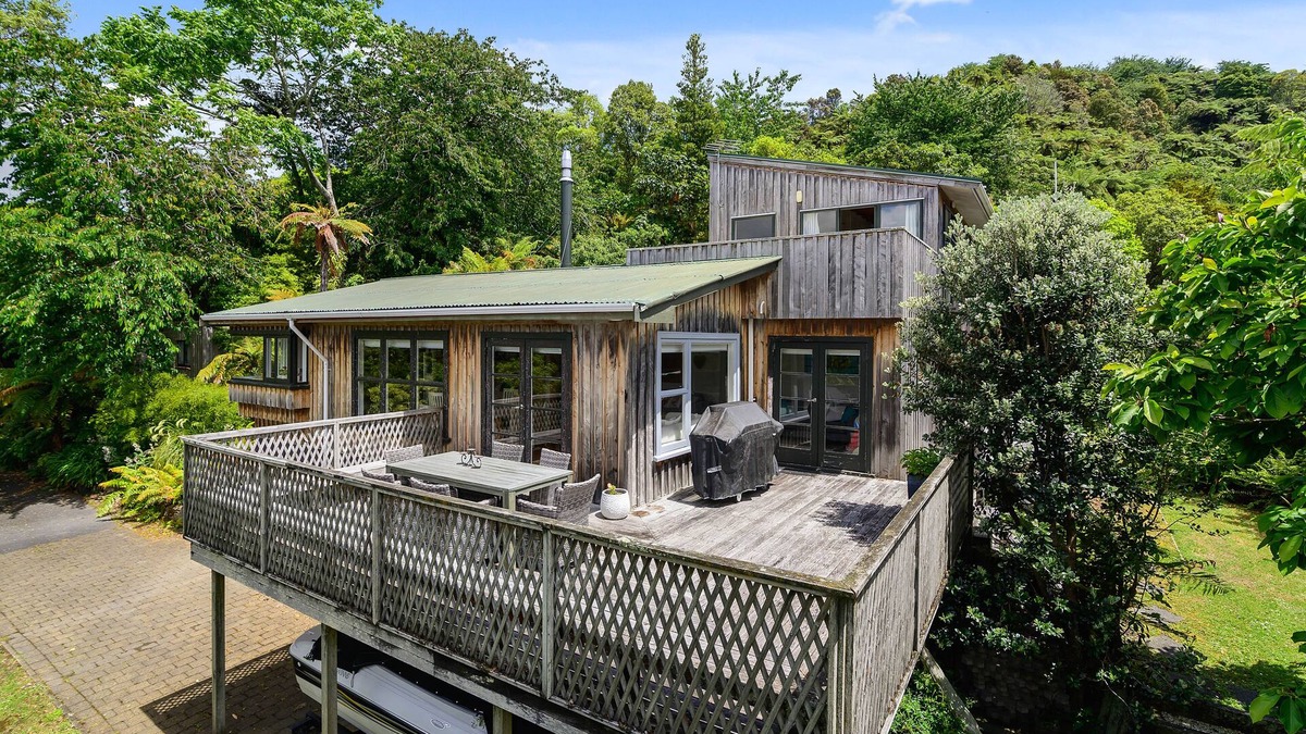 Lake Tarawera House | MAUNGA MOANA AT LAKE TARAWERA WITH THE BEST SWIMMING BEACH A SHORT WALK AWAY