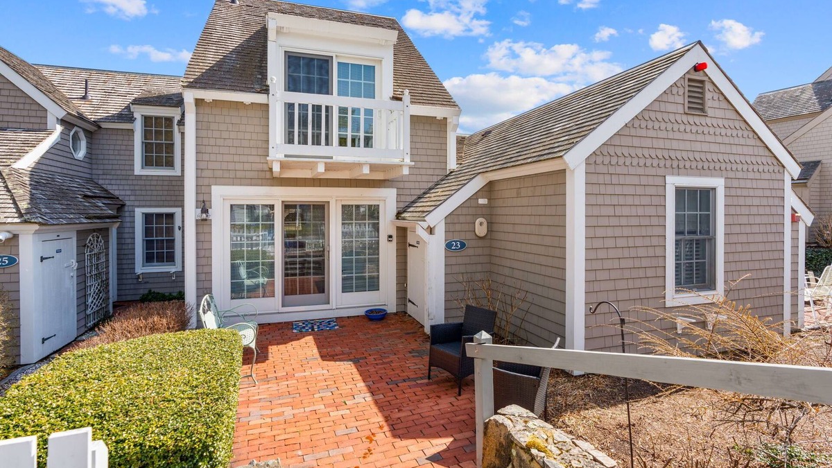 Mashpee House | Maushop Village-2 bedroom, 1.5 baths. Sleeps 4, with private beach