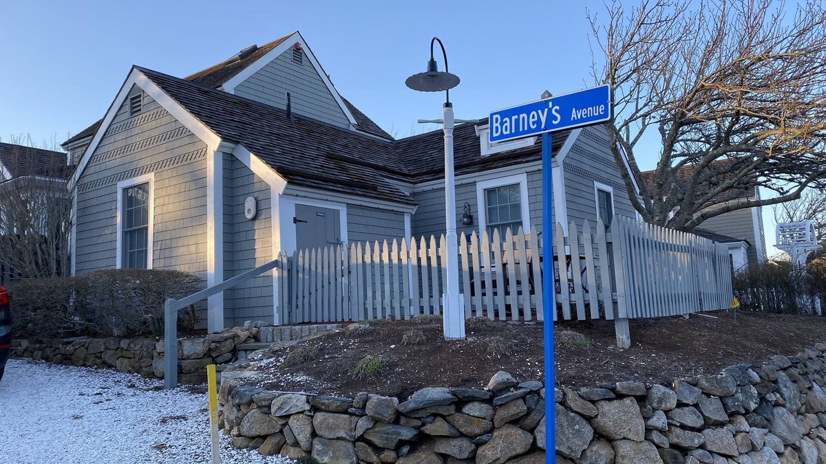 Mashpee Cottage | Maushop Village Getaway with Ocean Views, Steps to Private Beach