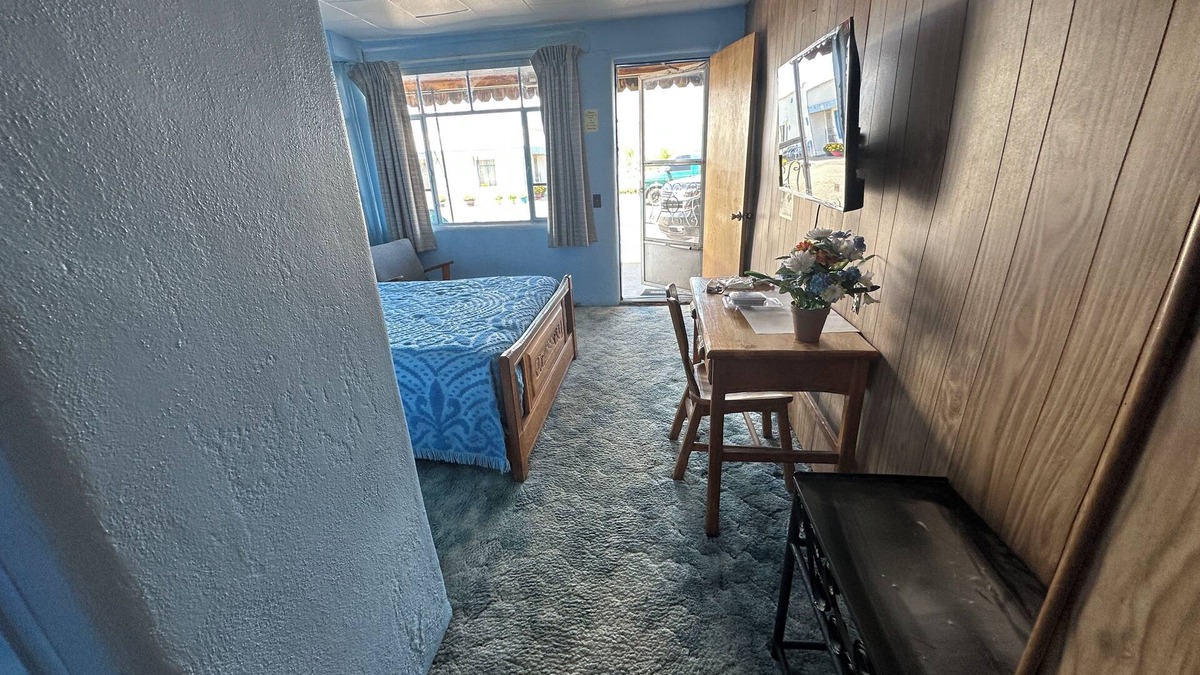 Raton Hotel | Maverick Motel and Glamp Ground