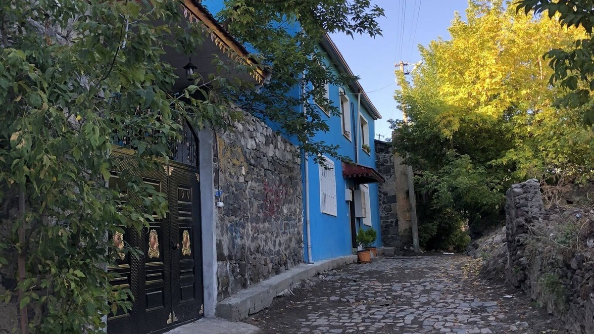 Kars House | Mavi Ladin Konukevi