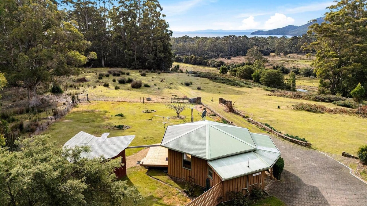 Adventure Bay Cottage | Mavista Cottage - Perfect couples escape in Adventure Bay!