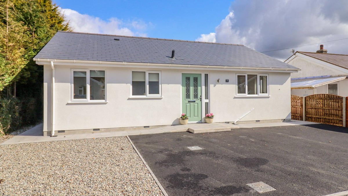 Llanycil House | MAWNOG FACH, pet friendly, with a garden in Bala