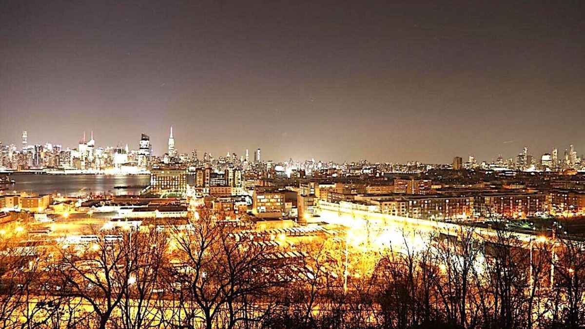 Union City House | Max NY View - Combination of 5 Beautiful Apartments, Sleeps 60+ 15 Mins to NYC