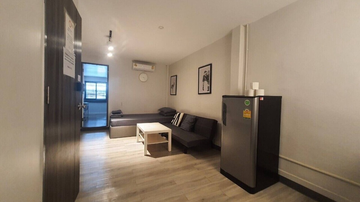 Thanon Phaya Thai Apartment | MAXi MaMa House Rangnam Platunam Bangkok 12 PAX 6 beds Entire Home 8 min to ARL
