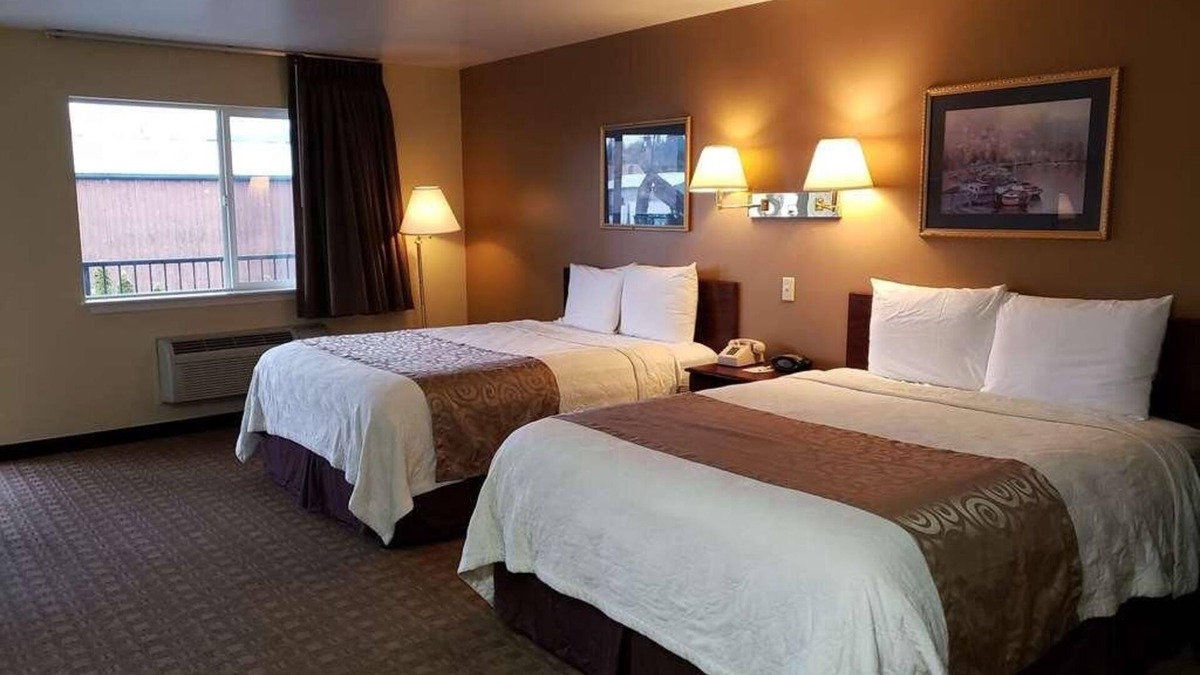 Aberdeen Hotel | Maximum Comfort! Comes with Free Breakfast & Parking, Pet-friendly Property!