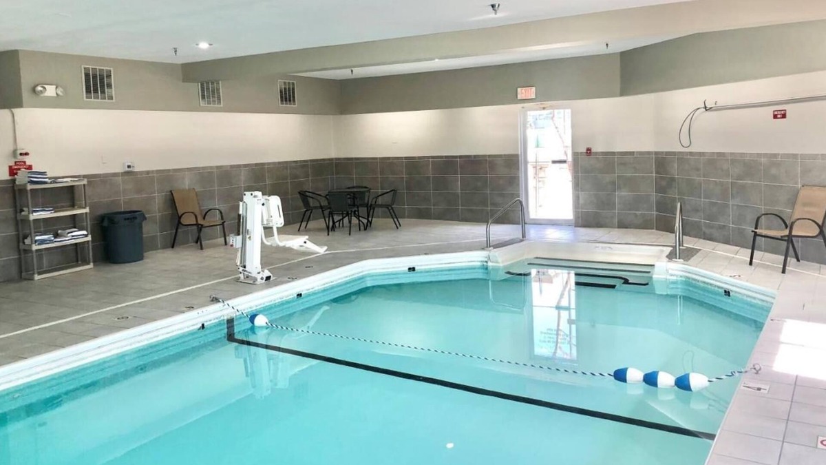 Council Bluffs Hotel | Maximum Comfort! 2 Units with Free Parking, Pet-friendly, Indoor Pool!