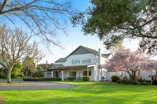 Bombay Cabin | Maxwell's Golf Retreat