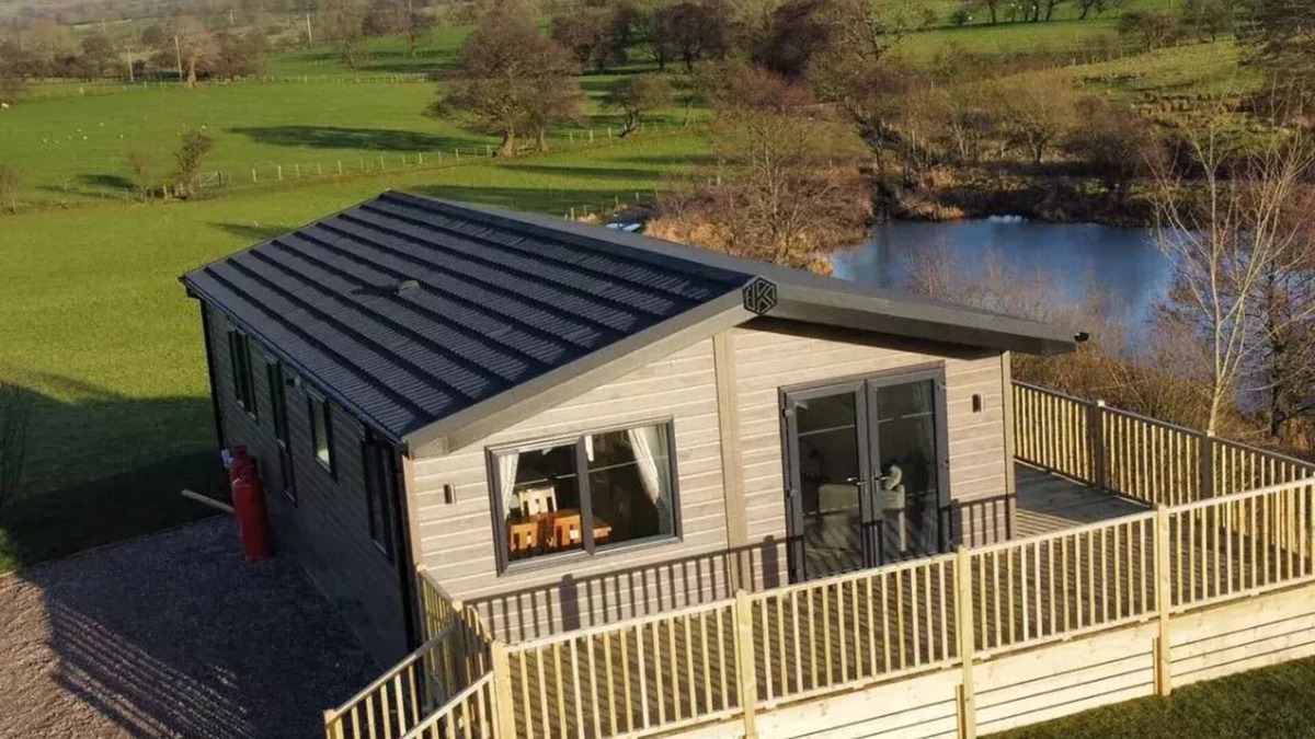 Fence Cabin | *MAY/JUNE discounts available in Luxury 3 bedroom, pet-friendly lodge.*
