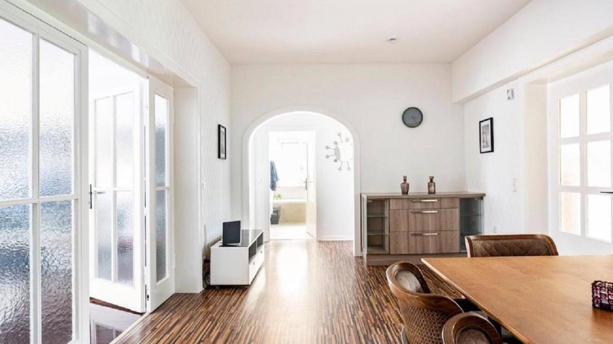 Bockum Apartment | Maybach 4-Bedroom Apartment – Spacious, Stylish & Close to Düsseldorf Fair.