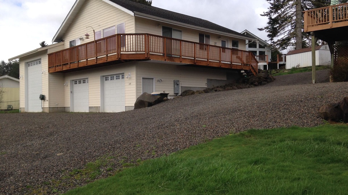 Silver Creek Apartment | Mayfield Lake View Apartment