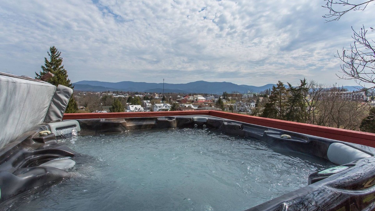 Luray Bed & Breakfast | Mayneview B&B