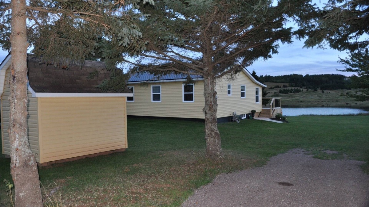 Clinton Cottage | Mayneview Cottage. Enjoy This Waterfront Cottage In Clinton Pei. PEI #2202544