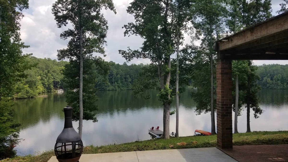 Roxboro House | Mayo Lake Lower Unit Highend, Clean, Updated