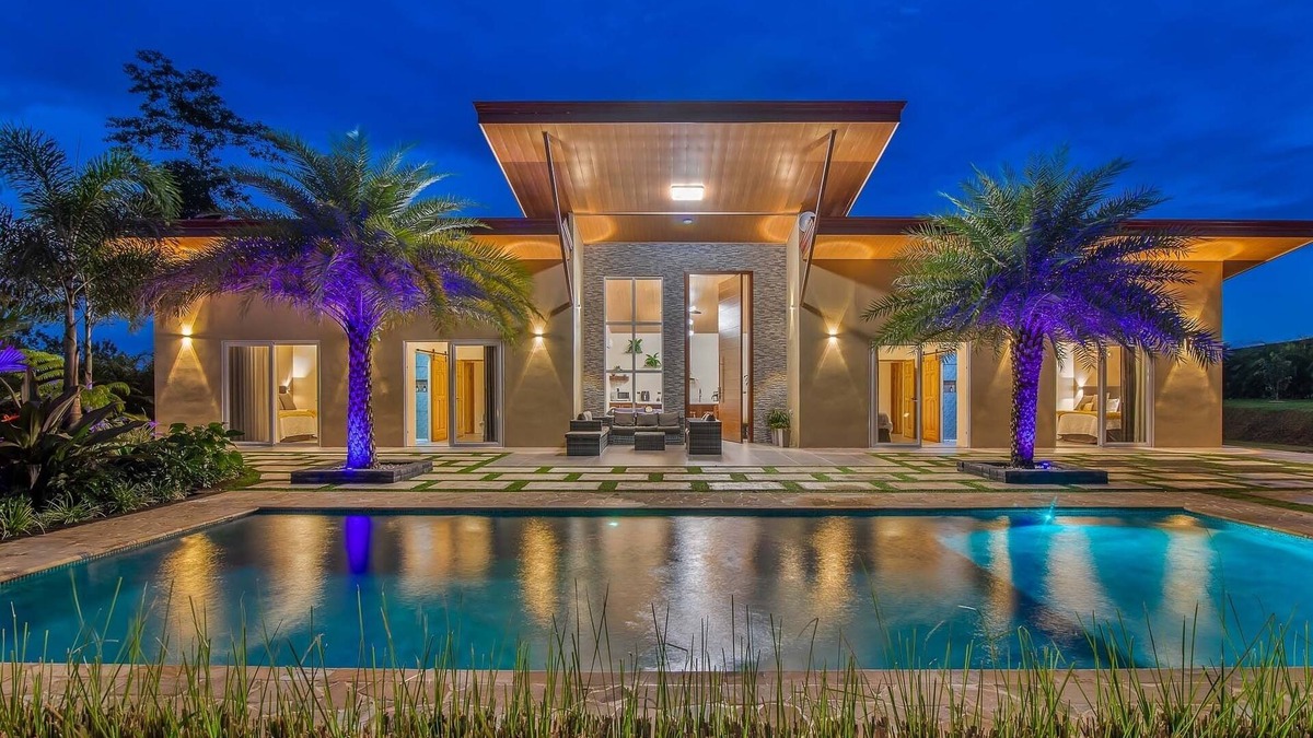 Penas Blancas House | Mayoli Hill Deluxe Farmhouse Hot Tub & Private Pool with Volcano View