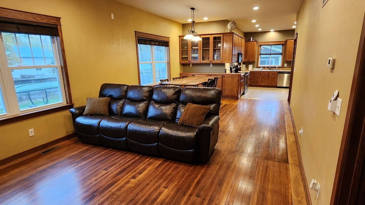 Montrose House | Mayor's Manor - with everything you need in a homebase get away. Pet friendly.