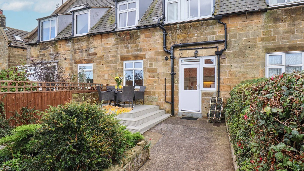 Fylingthorpe Cottage | MAYPOLE COTTAGE, family friendly, with a garden in Fylingthorpe