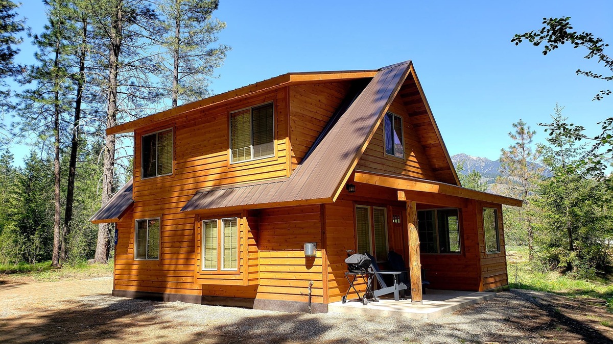 Winthrop Cabin | Mazama Mountain Hideaway is waiting to be your basecamp for fun! Now with A/C!