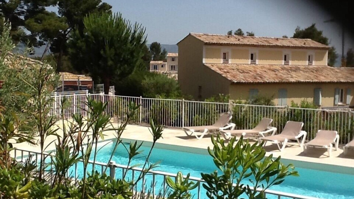 Pont Royal House | Mazet 3P, on garden terrace, comfort for 6. Linen provided, TV WIFI, 2piscines