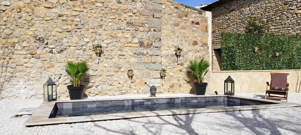 Sainte-Jalle House | Mazet en provence pour 4, piscine chauffée privée, jardin clos privé, barbecue, chiens admis
