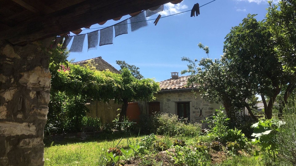 Saint-Hippolyte-du-Fort Ski Chalet | Mazet in the garden for two with baby