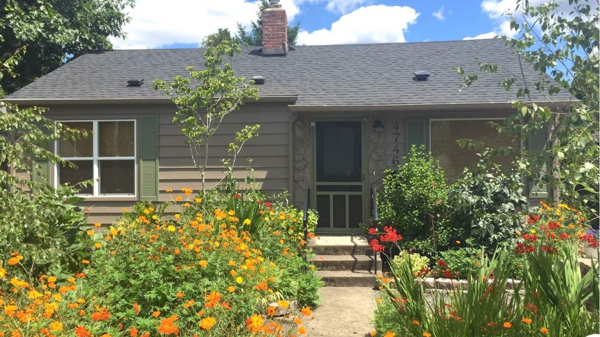 Woodstock House | MB’s Guest House - cozy 2 bedroom in SE Portland, minutes from downtown Portland