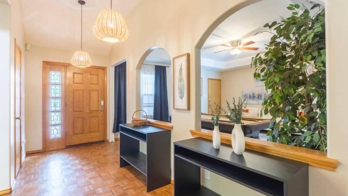 McAllen House | McAllen Majesty 4BR w Pool and Comfort