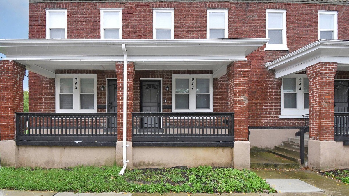 Olde Towne East House | McAllister Townhouse: where comfort and style meet!