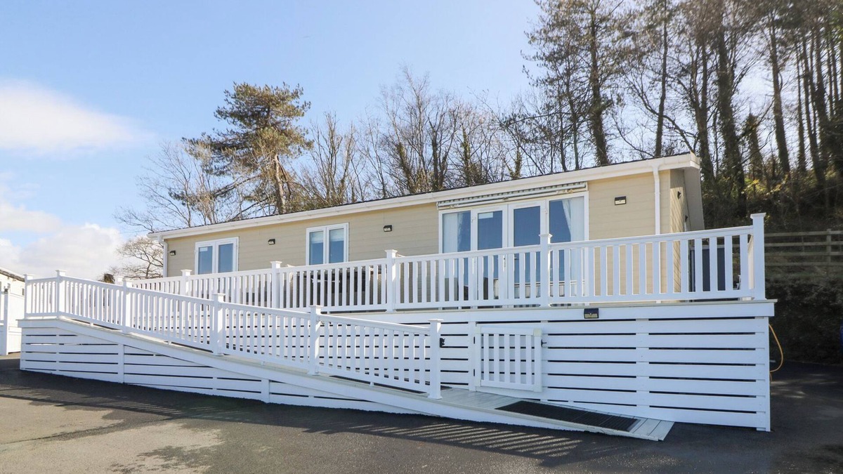 Borth Cottage | MCAULIFFE LODGE, family friendly, luxury holiday cottage in Borth