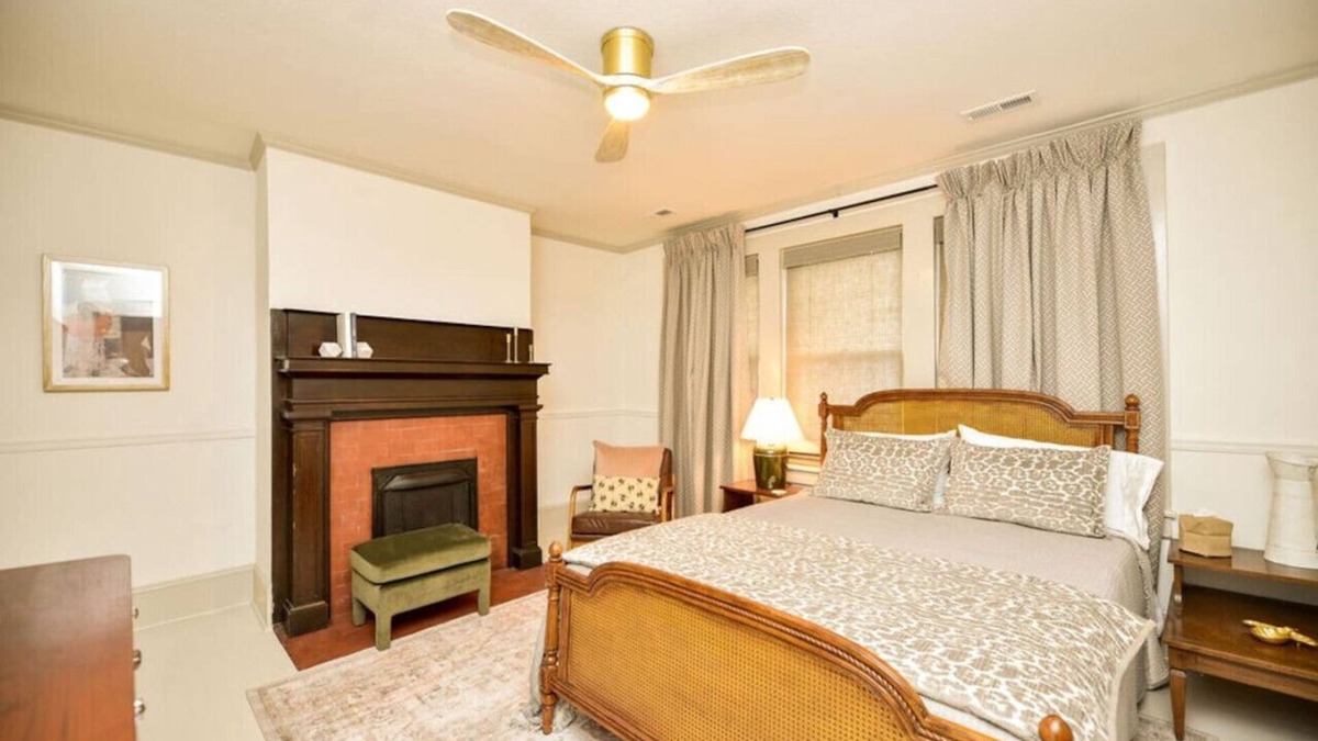 Burlington Apartment | McCauley House D | Private, Quaint *Chefs Kiss*