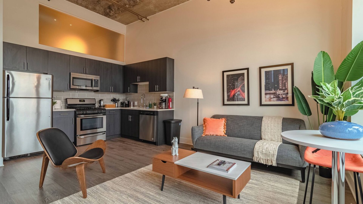 Near South Side Hotel | McCormick 2B/2Ba for up to 8 guests w Opt Parking
