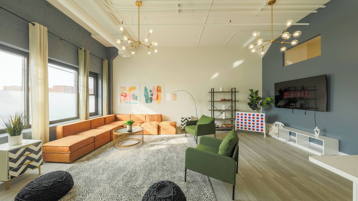 Near South Side Apartment | McCormick 6B/4Ba Luxury Suite for groups of up to 12 guests w/optional parking