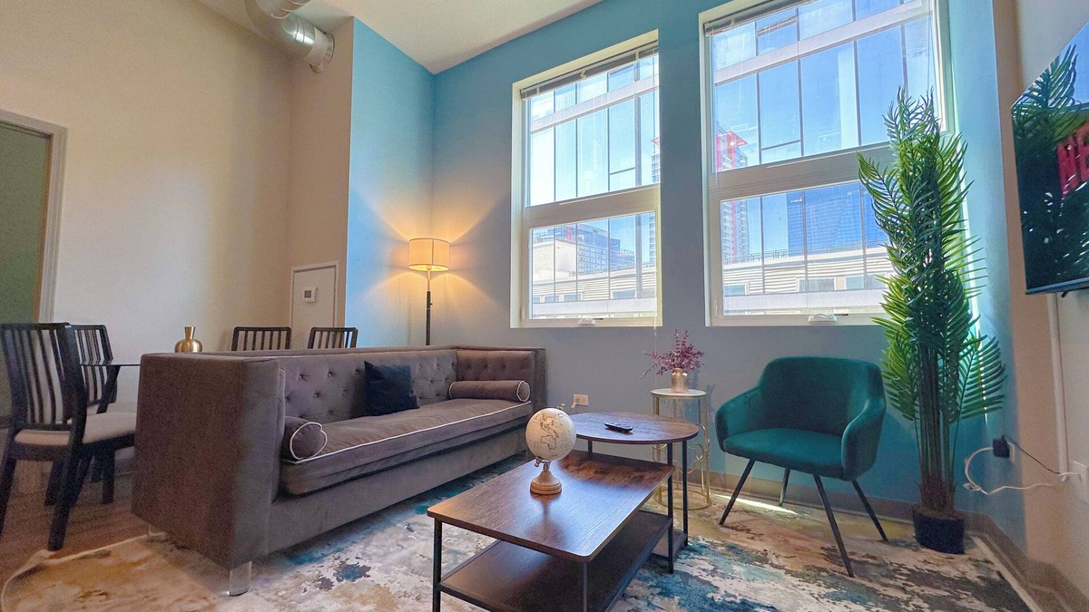 Near South Side Apartment | McCormick Oasis 2br/2ba with Optional Parking/Patio/Gym/sleeps 6