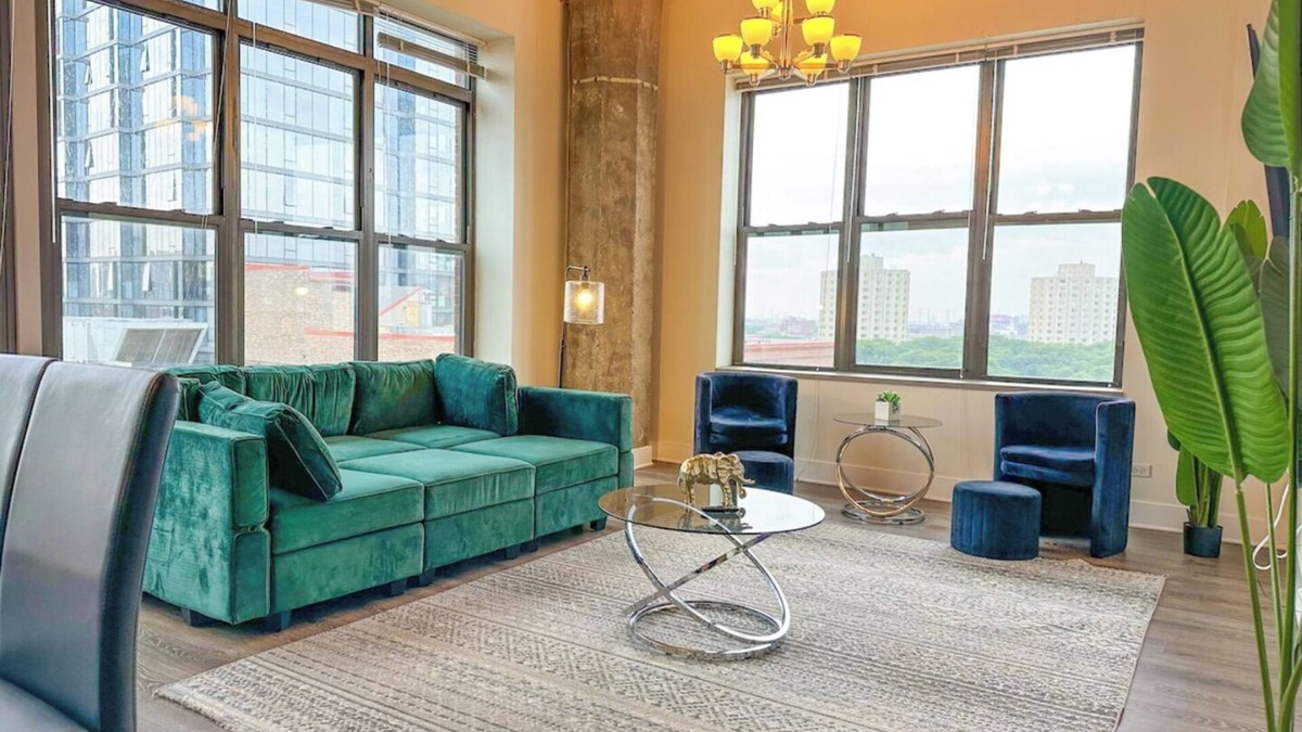Prairie District Apartment | McCormick Place 3b/2b family oasis with optional parking for up to 10 guests
