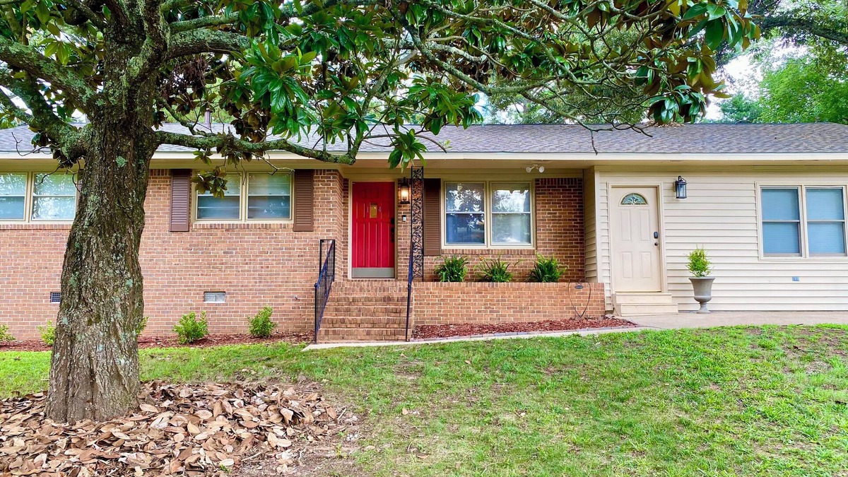 Inman House | McCullough Park Charming 3-bedroom in fantastic Stockbridge
