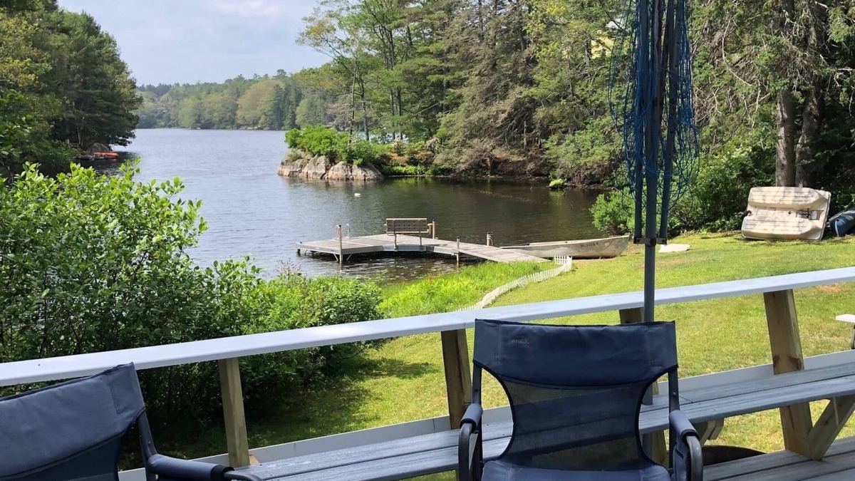 Boothbay Harbor Cottage | McFarland's Pond Cottage - Waterfront - West Harbor Pond!