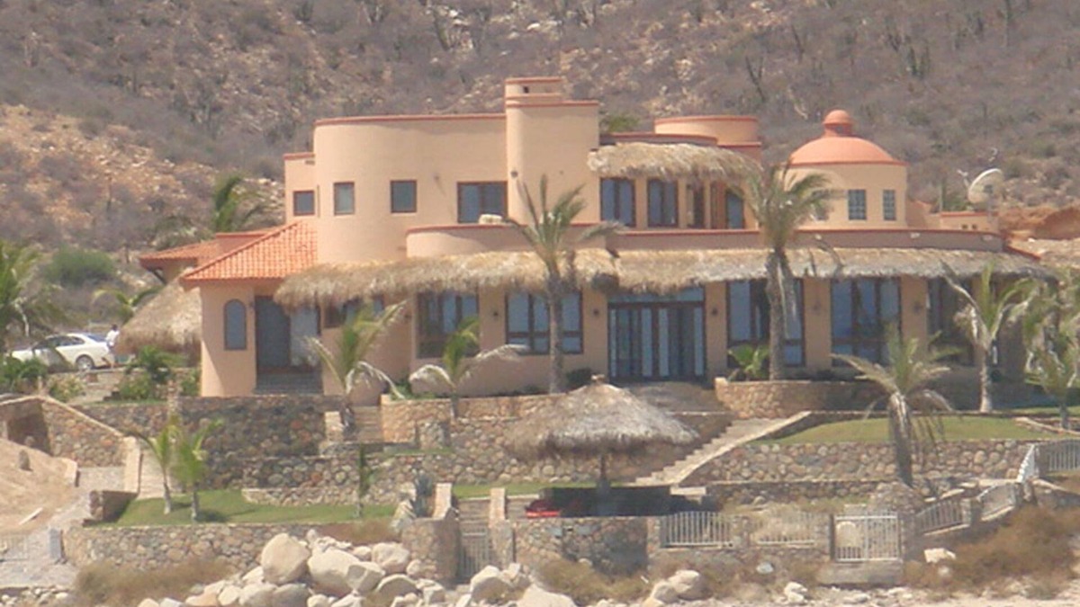 Pescadero House | McGann Estate Resort: Two Houses on the Beach, sleeps 14