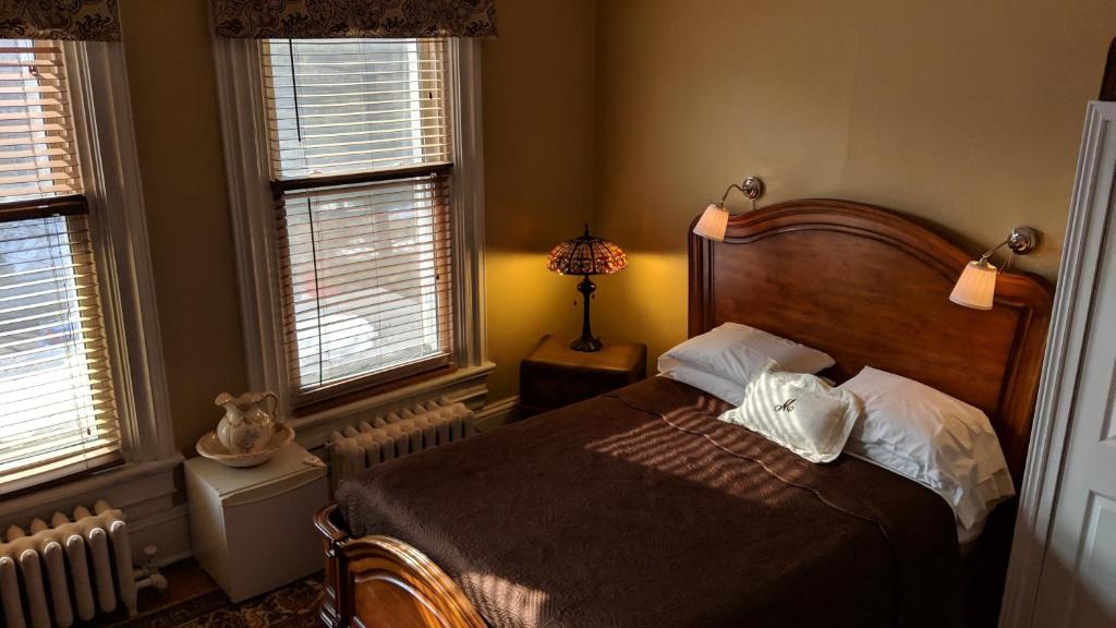 Downtown Ottawa Bed & Breakfast | McGee's Inn