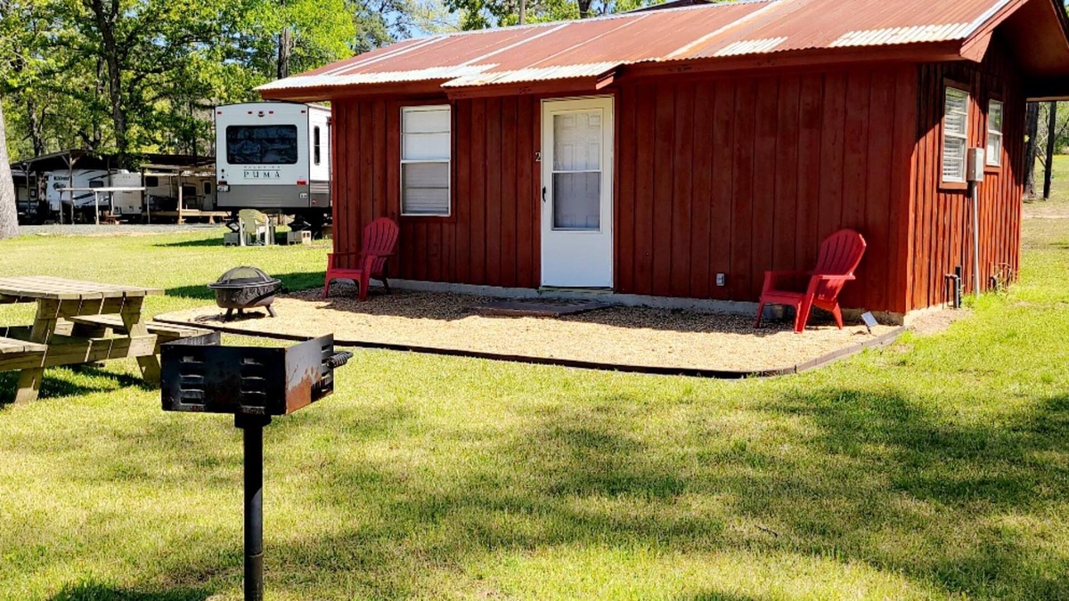 Hemphill Cabin | McGee's Landing Cabin 2 on Toledo Bend Lake. Lakefront! Pet Friendly!
