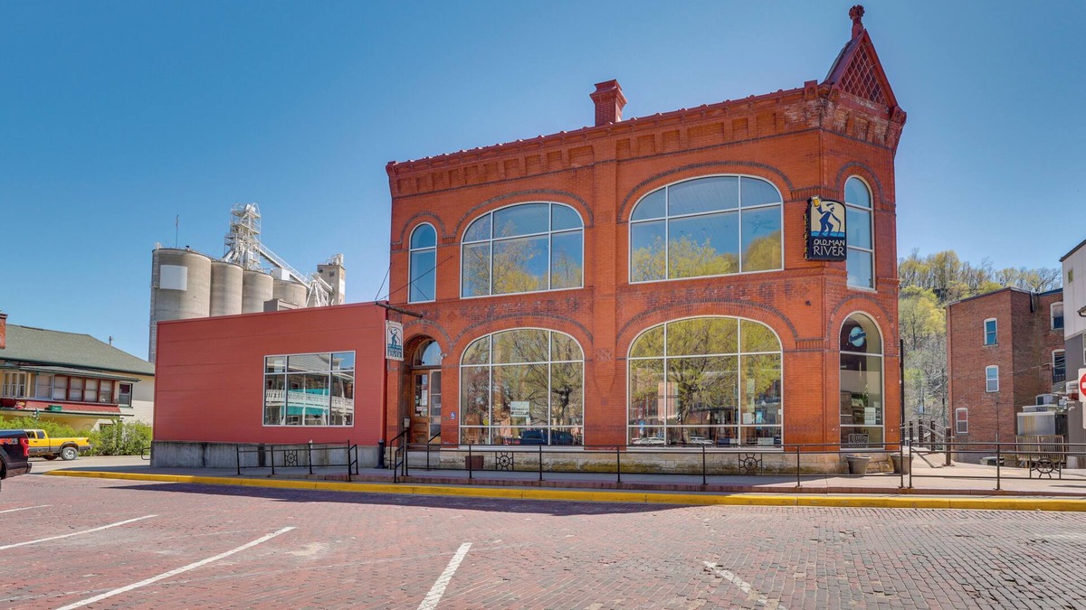 McGregor Condo | McGregor Condo w/Brewery On-Site: Steps to River!