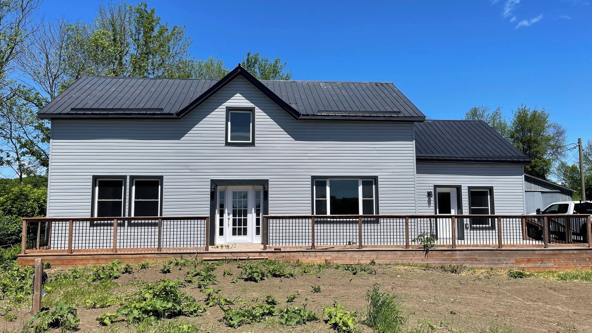 Loyalist Other | McIntyre Family Retreat in Bath, On, between Prince Edward County & Kingston