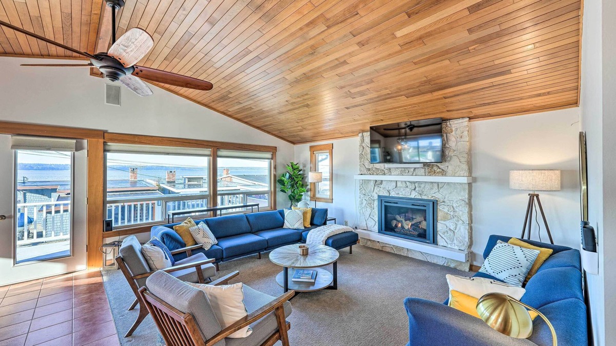 Stanwood House | McKees Beach House w/Ocean Views, Hot Tub!