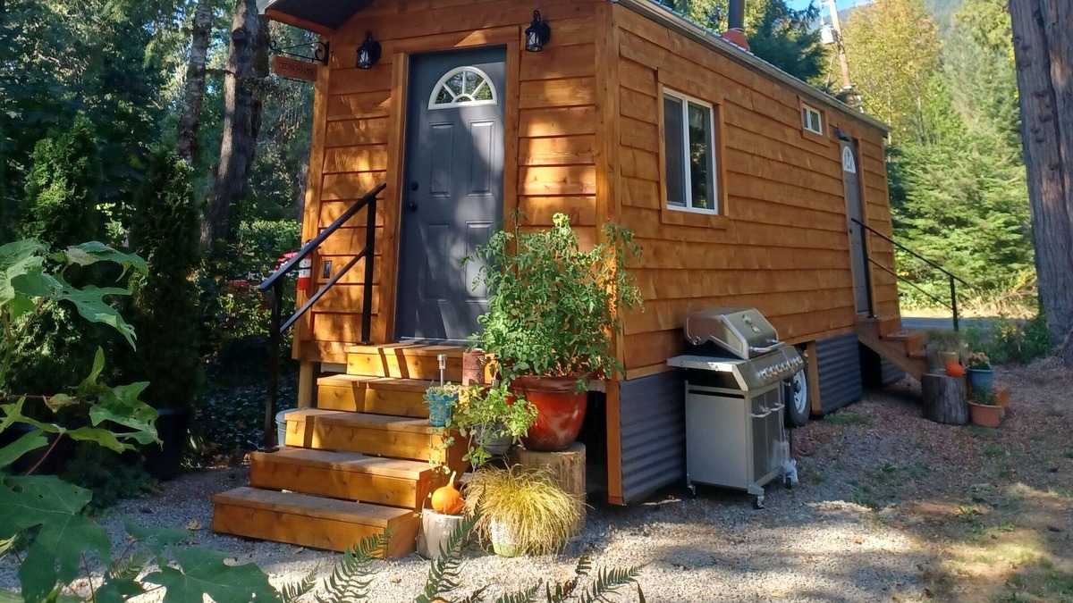 McKenzie Bridge Cabin | Mckenzie Riverfront Tiny Cabin near Hoodoo, Hotsprings & Loloma!